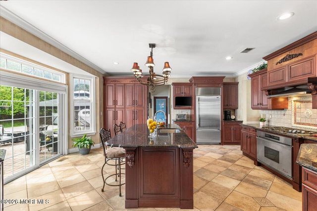 13 Iris Circle, Manalapan, NJ 07726