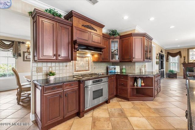 13 Iris Circle, Manalapan, NJ 07726
