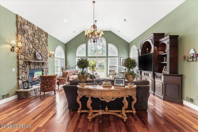13 Iris Circle, Manalapan, NJ 07726