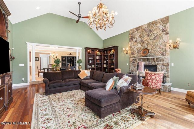 13 Iris Circle, Manalapan, NJ 07726