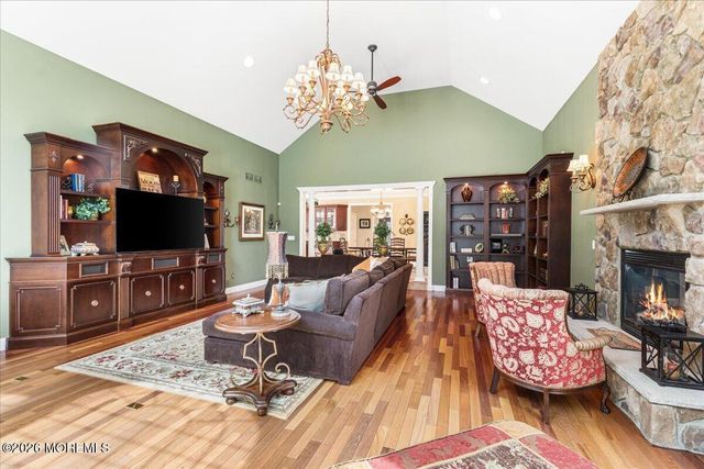 13 Iris Circle, Manalapan, NJ 07726