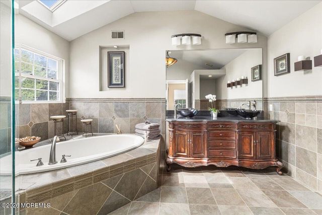 13 Iris Circle, Manalapan, NJ 07726