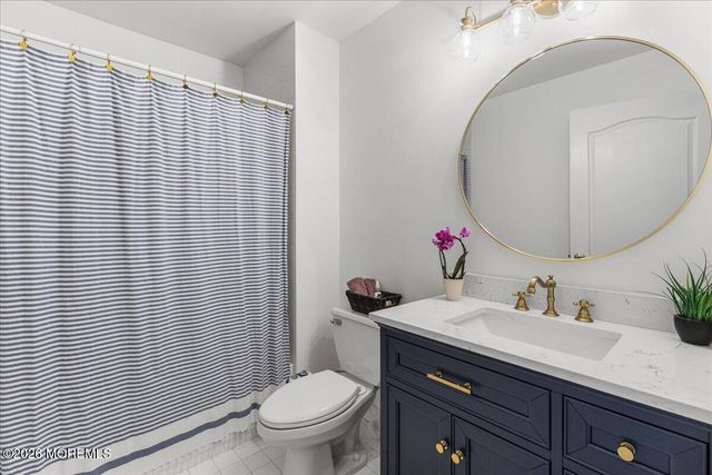 13 Iris Circle, Manalapan, NJ 07726