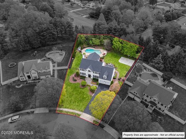 13 Iris Circle, Manalapan, NJ 07726