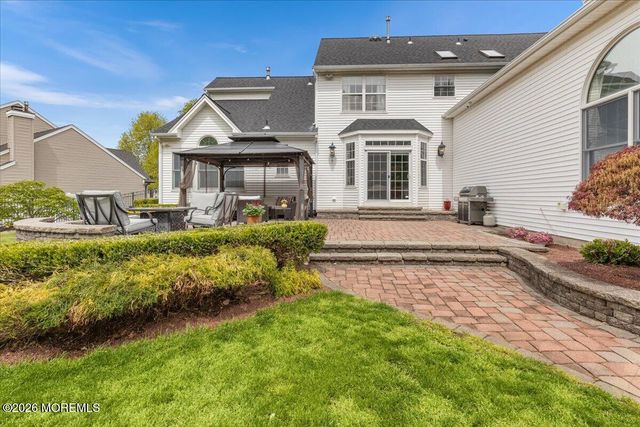 13 Iris Circle, Manalapan, NJ 07726