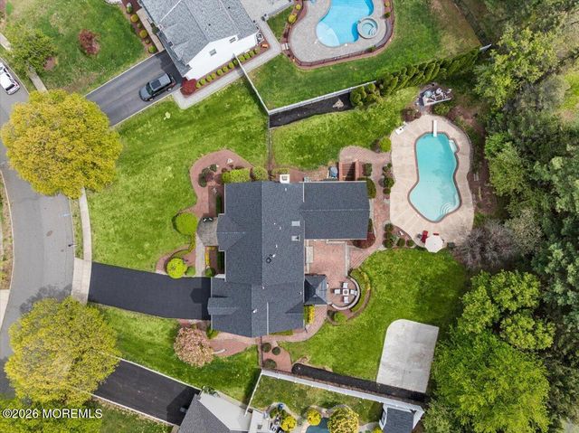 13 Iris Circle, Manalapan, NJ 07726