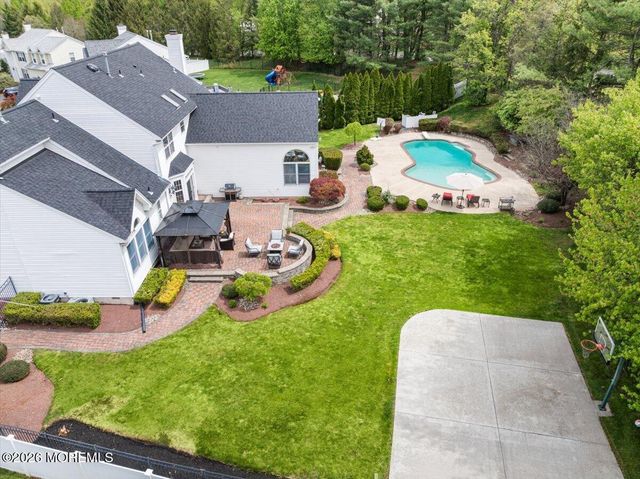 13 Iris Circle, Manalapan, NJ 07726