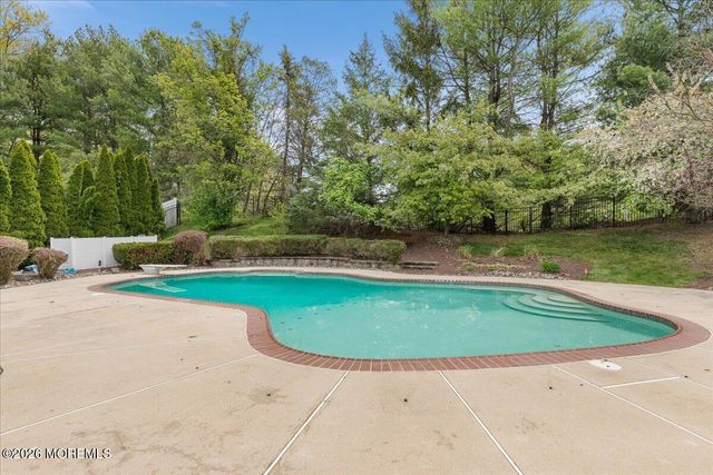 13 Iris Circle, Manalapan, NJ 07726