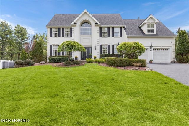 13 Iris Circle, Manalapan, NJ 07726
