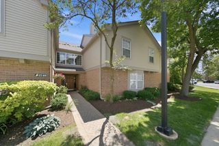 1749 Eastwood Court 6, Schaumburg, IL 60195