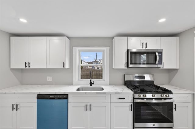 18 Huron Street, Warwick, RI 02889