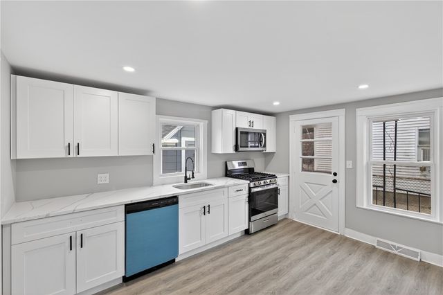 18 Huron Street, Warwick, RI 02889