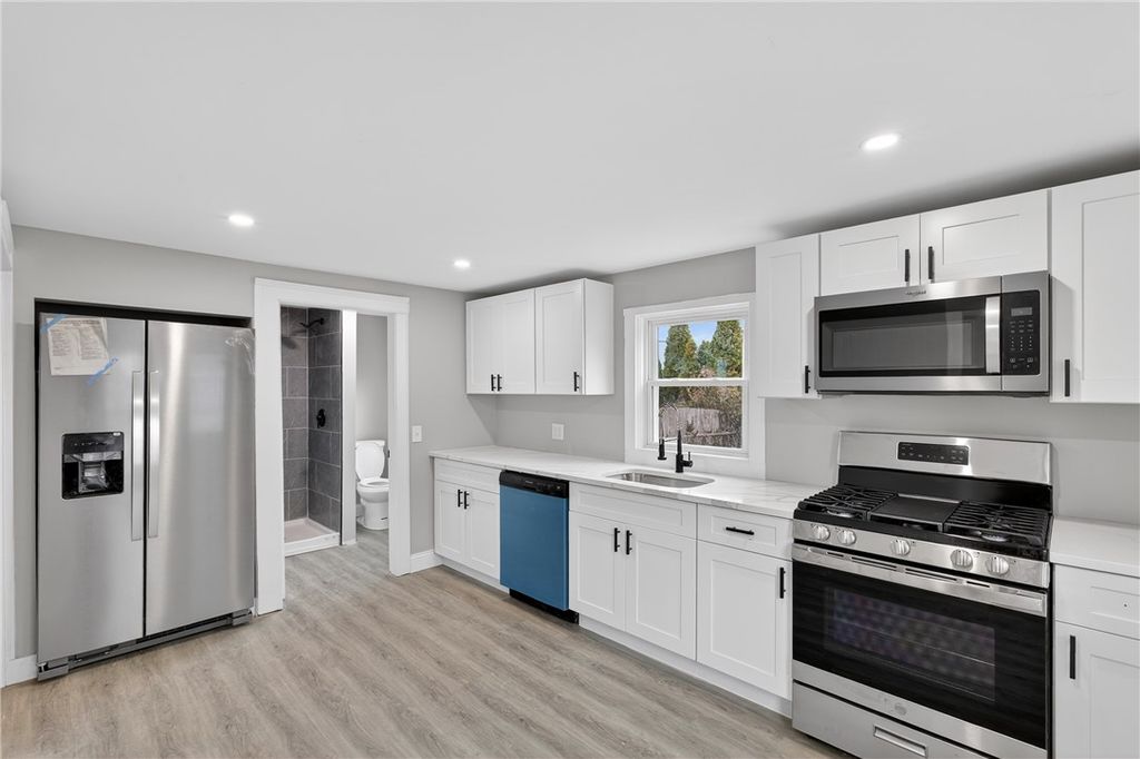 18 Huron Street, Warwick, RI 02889