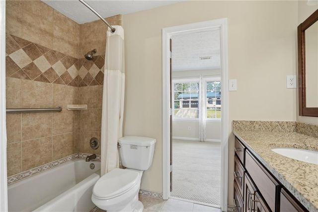 521 Rue Montaigne, Stone Mountain, GA 30083