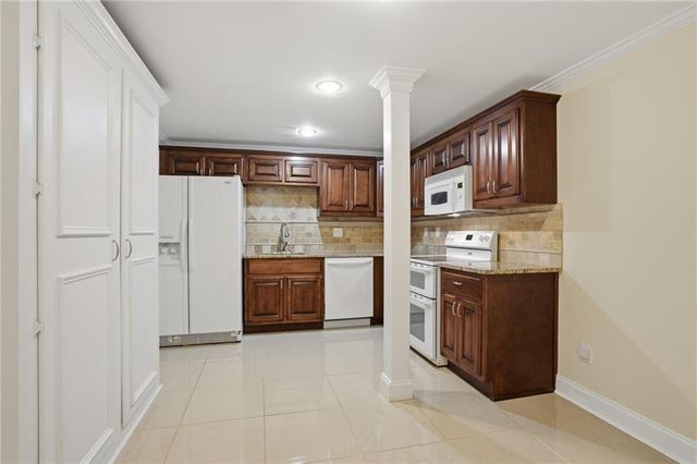 521 Rue Montaigne, Stone Mountain, GA 30083