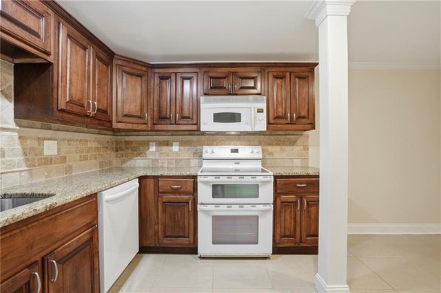 521 Rue Montaigne, Stone Mountain, GA 30083