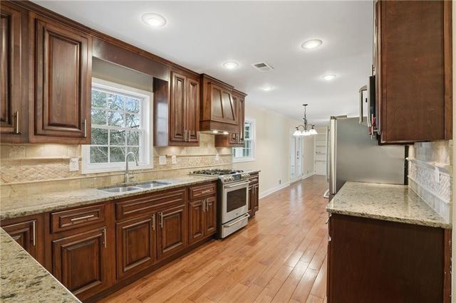 521 Rue Montaigne, Stone Mountain, GA 30083