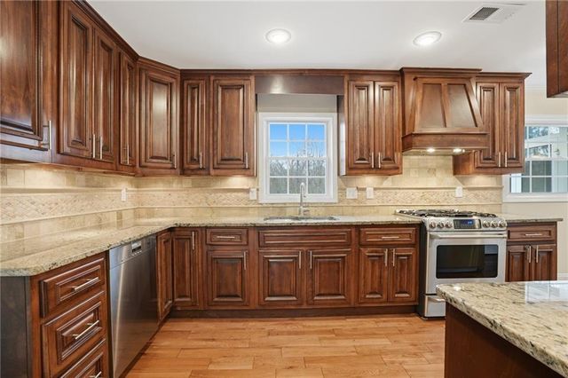 521 Rue Montaigne, Stone Mountain, GA 30083