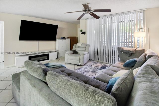 831 Lyons Rd 23101, Coconut Creek, FL 33063