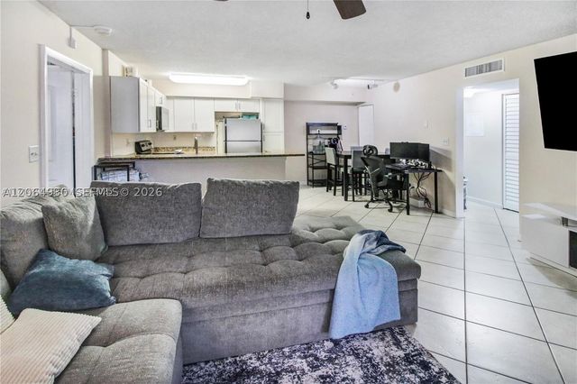 831 Lyons Rd 23101, Coconut Creek, FL 33063