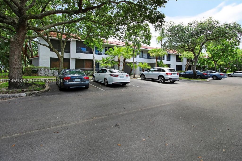 831 Lyons Rd 23101, Coconut Creek, FL 33063