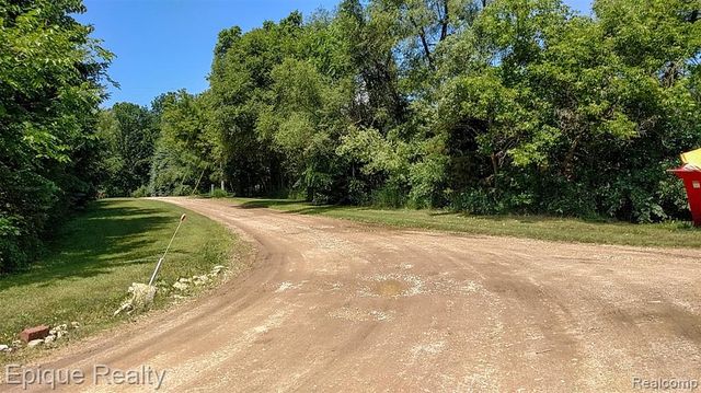 300 W Dewey Road, Owosso, MI 48867
