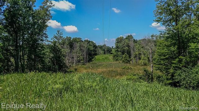 300 W Dewey Road, Owosso, MI 48867
