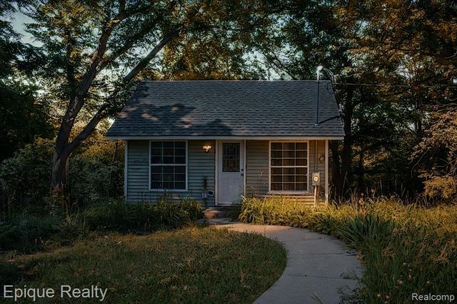 300 W Dewey Road, Owosso, MI 48867