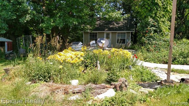 300 W Dewey Road, Owosso, MI 48867
