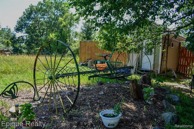 300 W Dewey Road, Owosso, MI 48867