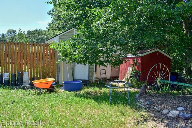 300 W Dewey Road, Owosso, MI 48867