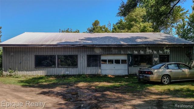 300 W Dewey Road, Owosso, MI 48867