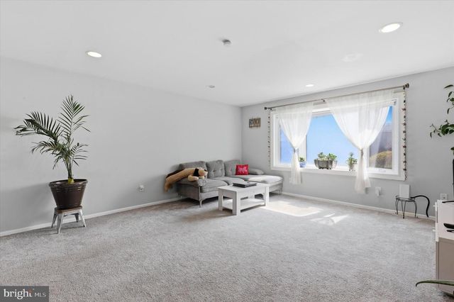 1590 DAWS RD, Blue Bell, PA 19422