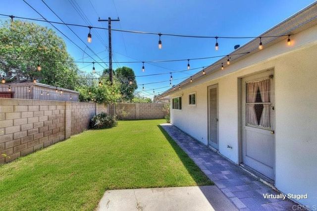 2228 Maple Street, Costa Mesa, CA 92627