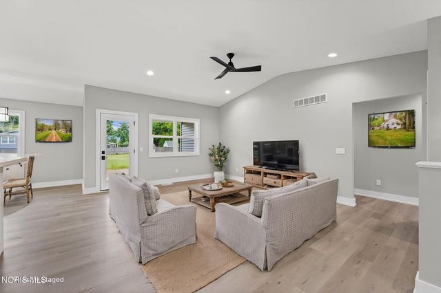 6634 Long Street, Whitehouse, OH 43571