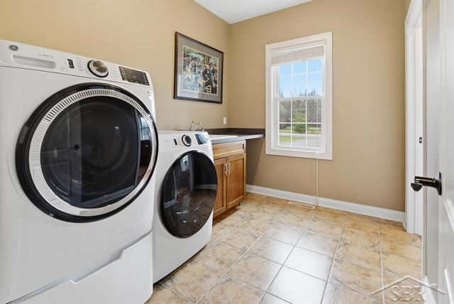 3369 E Greystone Place, Midland, MI 48642