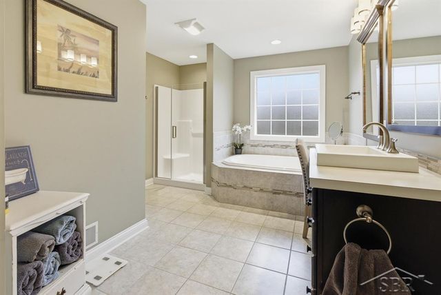 3369 E Greystone Place, Midland, MI 48642