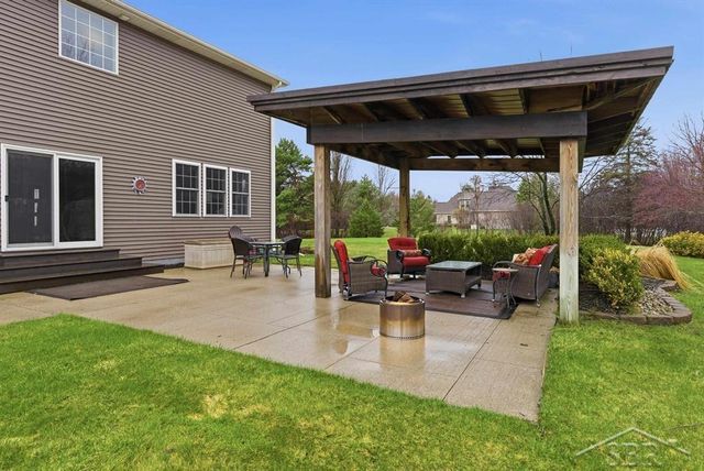 3369 E Greystone Place, Midland, MI 48642