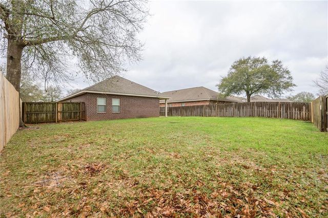 2236 Farrington Loop E, Semmes, AL 36575