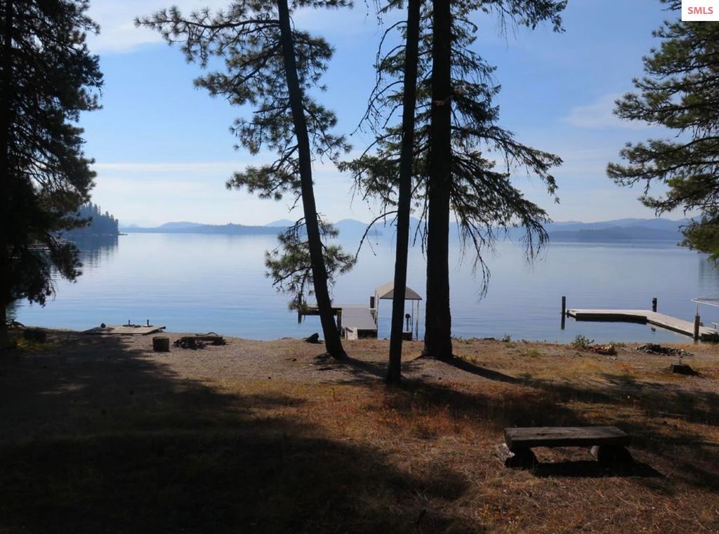 172 Rosalia Bay Loop, Coolin, ID 83821