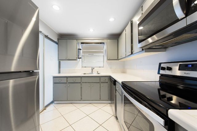 1340 NE 28th Avenue 232, Pompano Beach, FL 33062