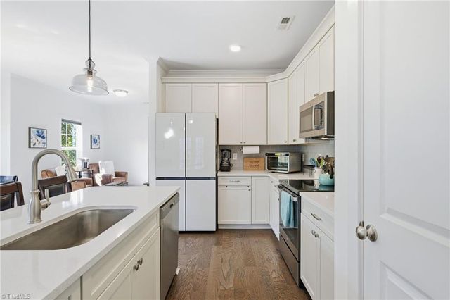 1826 Eastover Court, Kernersville, NC 27284