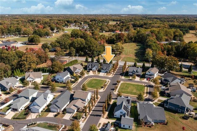 1826 Eastover Court, Kernersville, NC 27284