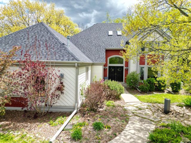 S69W32025 Whitetail Meadows DRIVE, Mukwonago, WI 53149