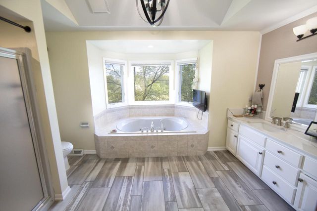 S69W32025 Whitetail Meadows DRIVE, Mukwonago, WI 53149