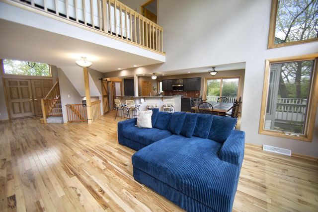 S69W32025 Whitetail Meadows DRIVE, Mukwonago, WI 53149