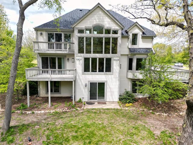 S69W32025 Whitetail Meadows DRIVE, Mukwonago, WI 53149