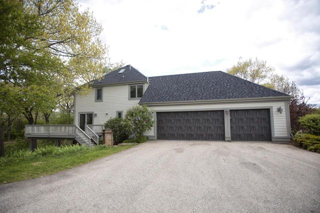 S69W32025 Whitetail Meadows DRIVE, Mukwonago, WI 53149