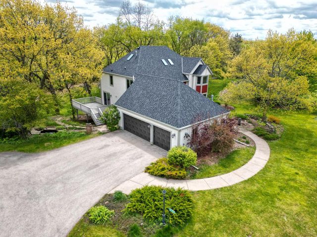 S69W32025 Whitetail Meadows DRIVE, Mukwonago, WI 53149