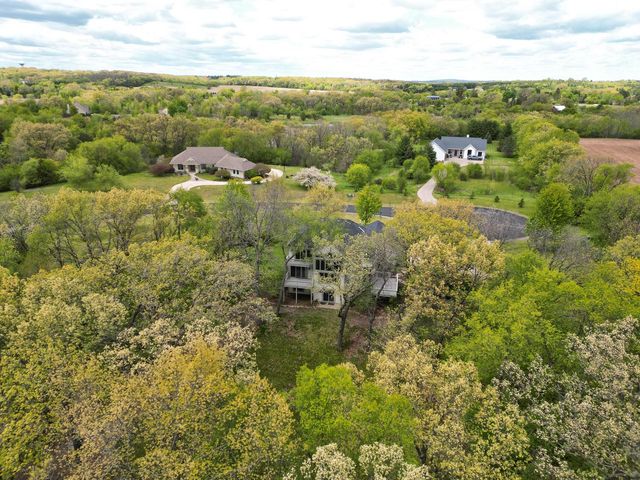 S69W32025 Whitetail Meadows DRIVE, Mukwonago, WI 53149